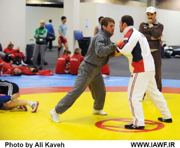 http://www.iawf.ir/mambots/content/multithumb/images/b.640.480.0.0.stories.akhbar.3-7-88.5.jpg